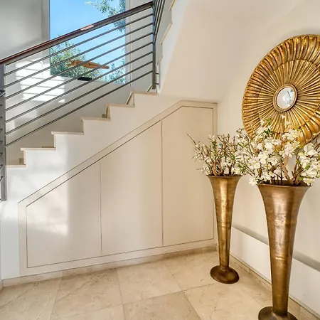 3055 Family Close To The Marbella