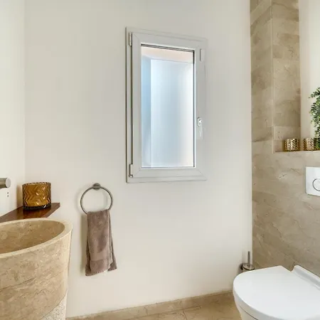 فيلة 3055 Family Close To The *