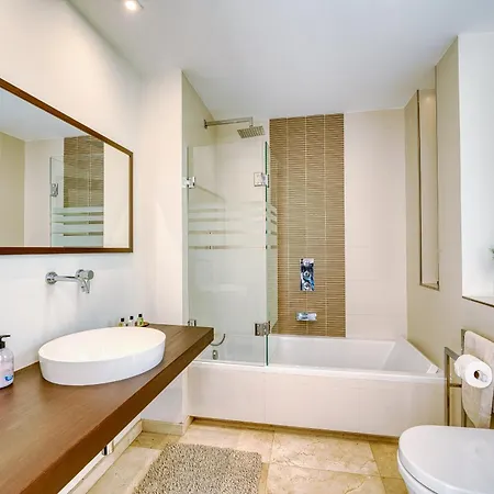 فيلة 3055 Family Close To The *