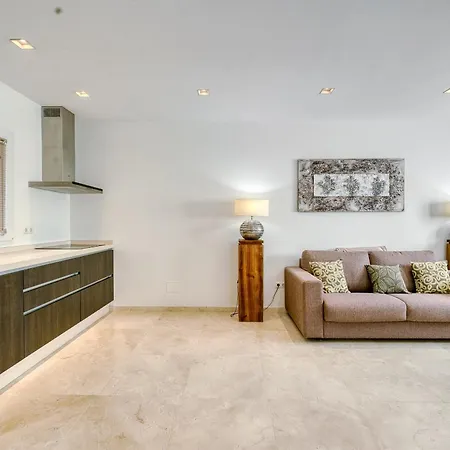 3055 Family Close To The Villa